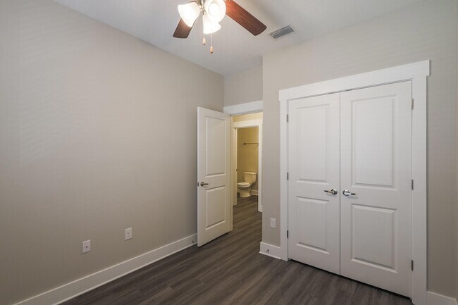 Building Photo - 298 Date Palm Ln