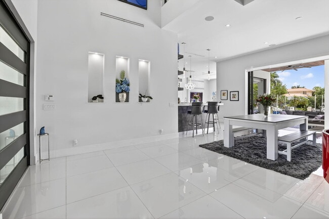 Building Photo - 334 Isle of Capri Dr