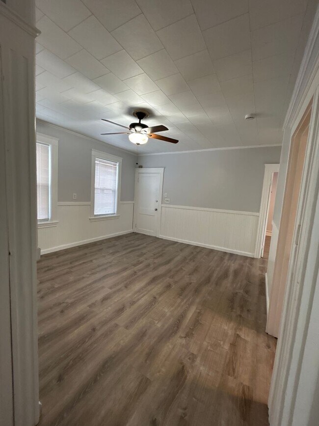 Building Photo - 41-43 Bruce Street