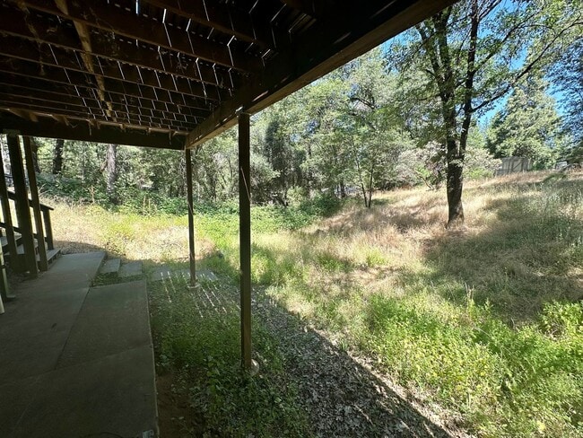 Building Photo - Charming 3 Bedroom 2 Bathroom Home Off Tyl...