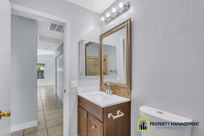 Building Photo - Remodeled 4-Bedroom w/  Large Backyard-AF