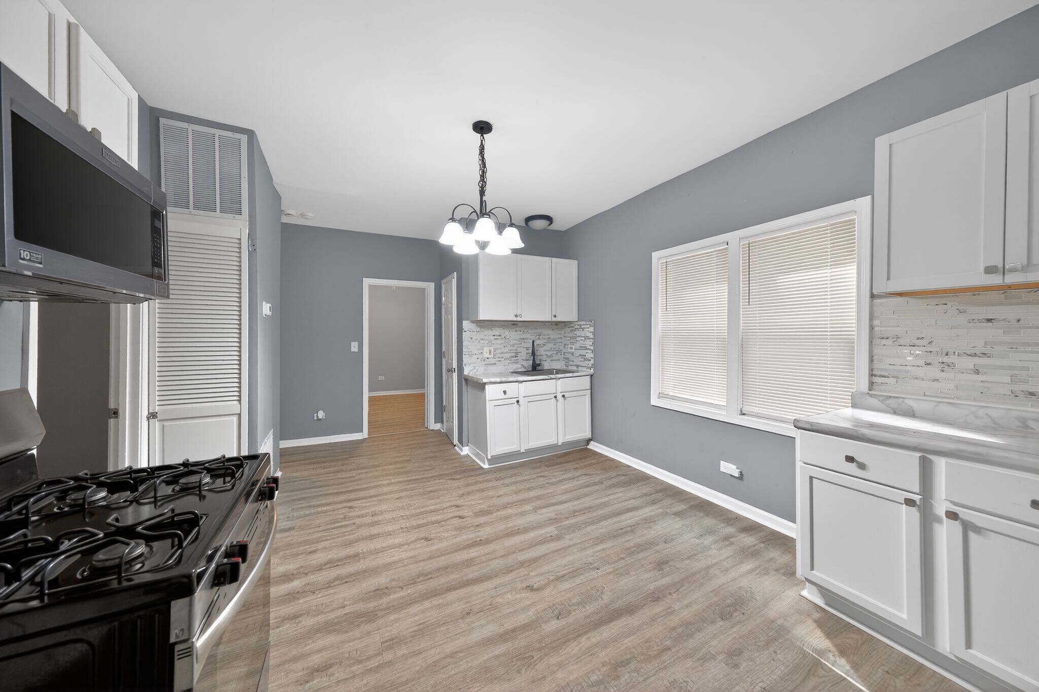 Building Photo - 8428 S Escanaba Ave