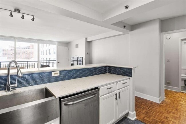 Building Photo - 620 Peachtree St NE