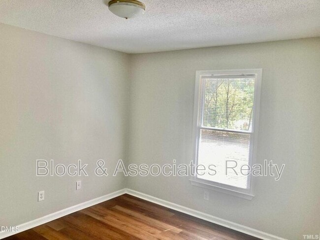 Building Photo - 104 Castill Pl