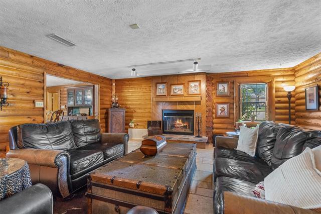 Building Photo - 322 Post Oak Dr