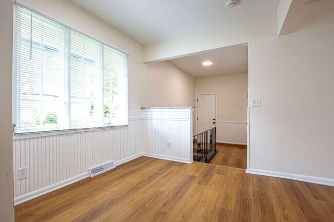 Building Photo - 3 Bedroom / 2 Bath Home with Finished Basm...