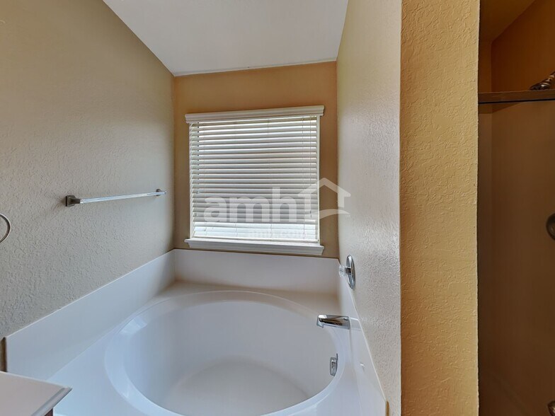 Building Photo - 11154 Bold Forbes