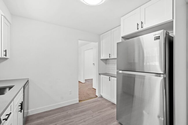 Building Photo - AVAILABLE JULY 1ST! UPDATED 3-bedroom!!