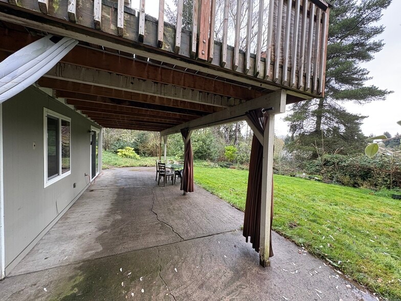 Building Photo - 8020 SW Sorrento Rd