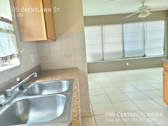 Building Photo - Deltona Bungalow