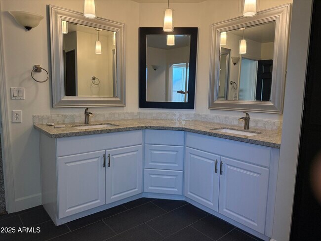 Building Photo - 8902 E Cholla St