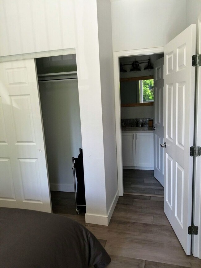 Building Photo - Little Italy 2bed Townhouse, Wait, how cut...