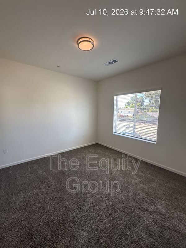 Building Photo - 735 S Pinkham St