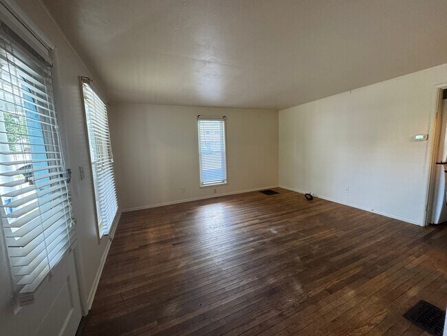 Building Photo - 500 S Lincoln St