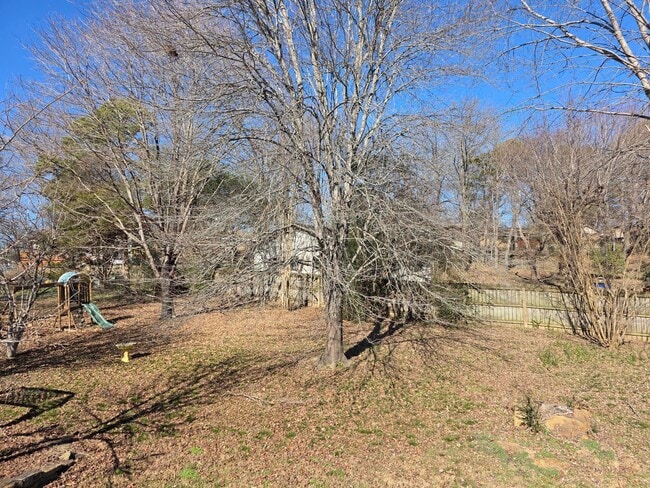 Building Photo - Large home close to Lyon