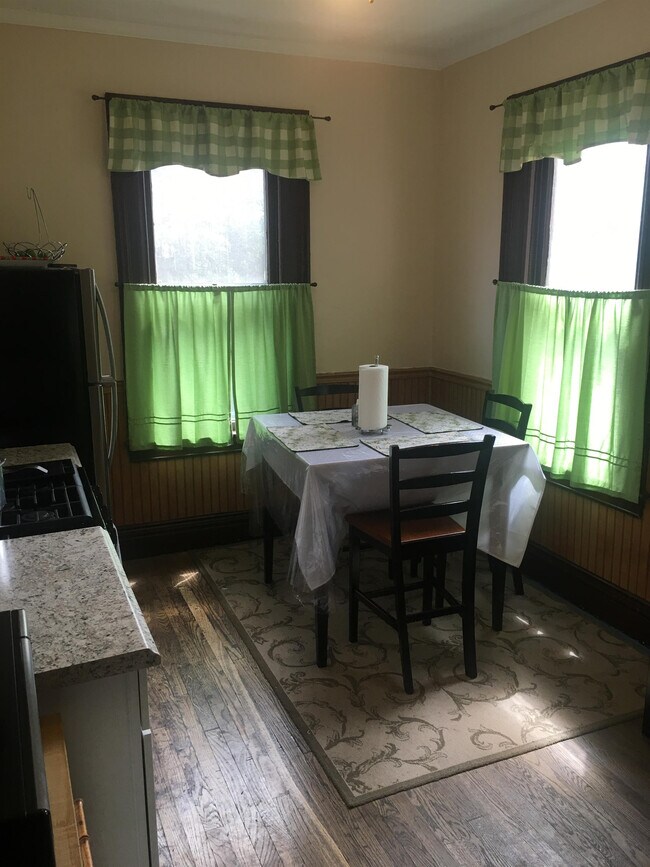 Building Photo - 2949 Zephyr Ave