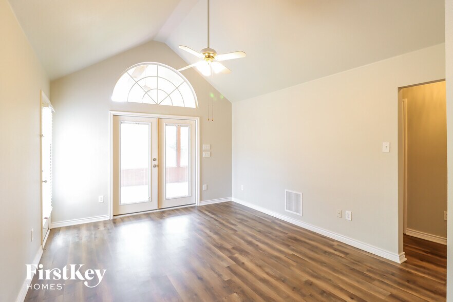 Building Photo - 2204 Reedway Ct