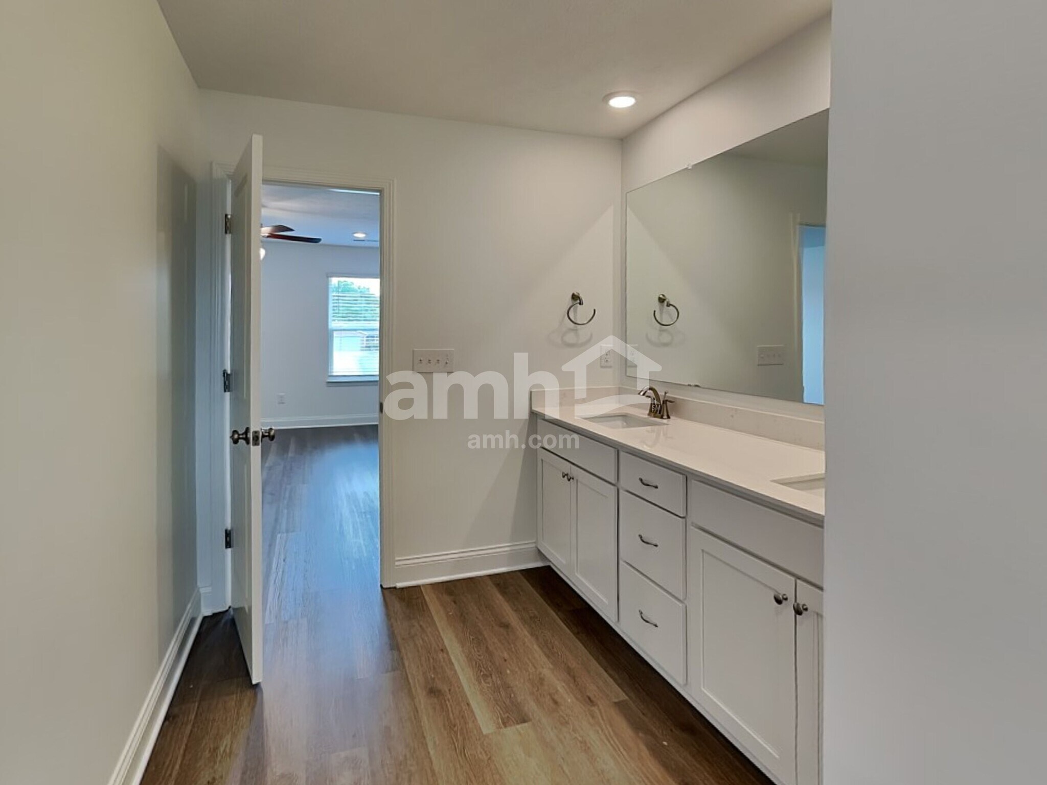 Building Photo - 400 Golden Maple Pl
