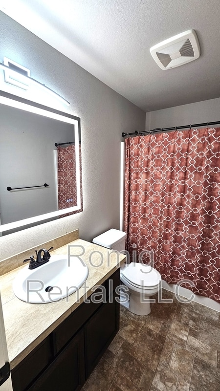 Building Photo - 1405 NE 71st Dr