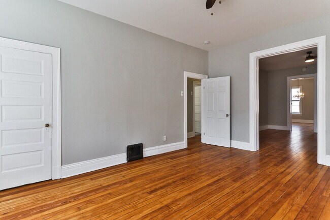 Building Photo - "Spacious 3-Bedroom Duplex with Classic Charm & Modern Comforts at 3438A Magnolia Ave!"