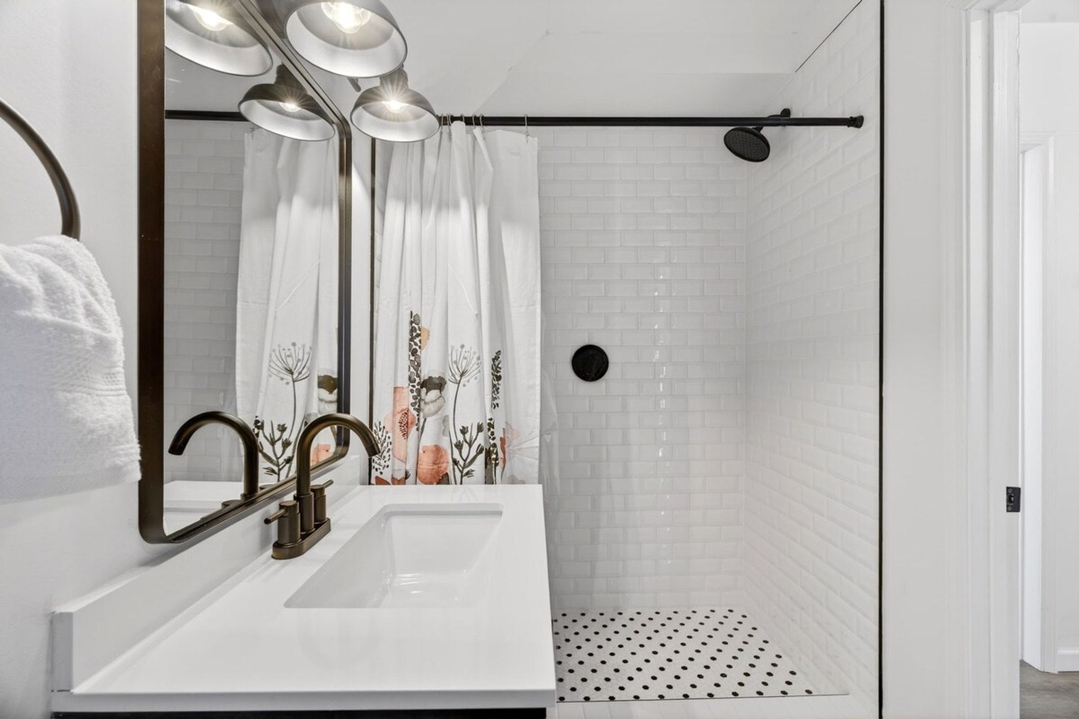 Building Photo - 6559 Hoffman Ave