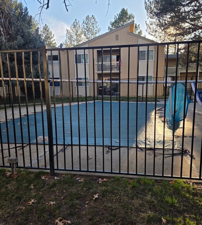 Building Photo - Amazing condo next to the Truckee River!
