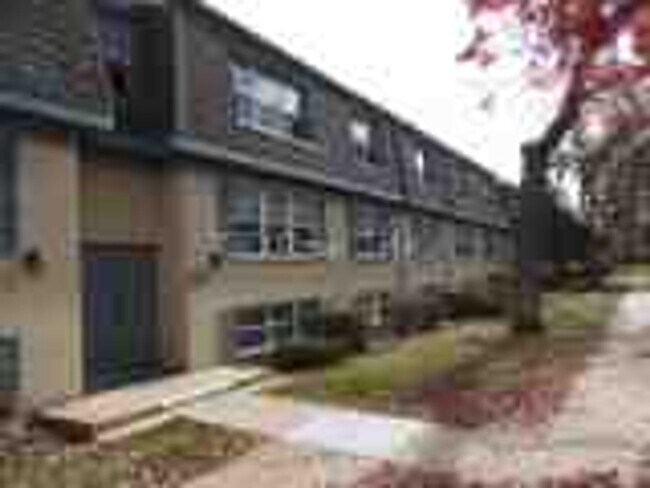 Building Photo - ONE MONTH FREE RENT