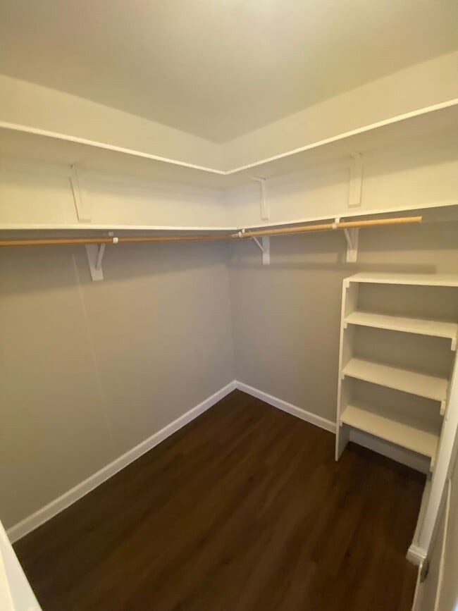Building Photo - AMERICANA Property Mgmt - Remodeled 2 stor...
