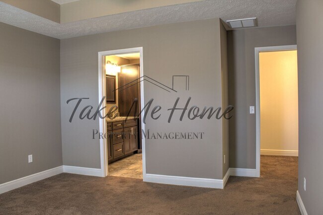 Building Photo - Springfield Schools with Strafford Address!