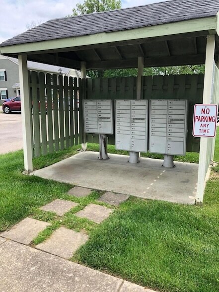 Building Photo - 5700 Crossing Ct