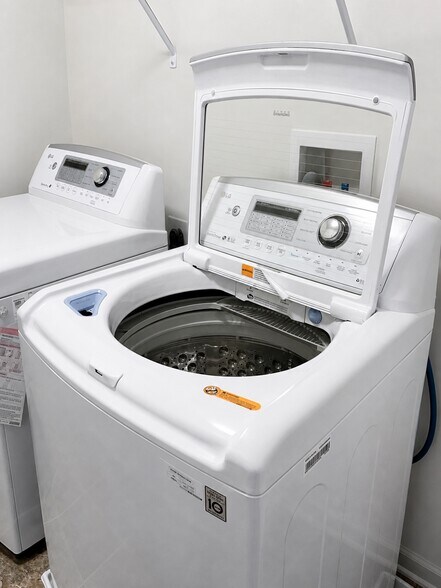 Washer/Dryer - 1064 Worth Lane