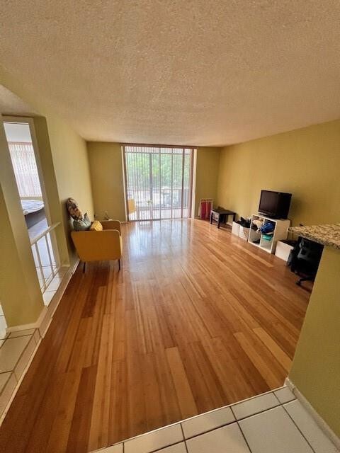 Building Photo - 3740 Inverrary Dr