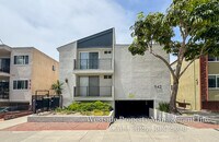 Building Photo - 942 7th St