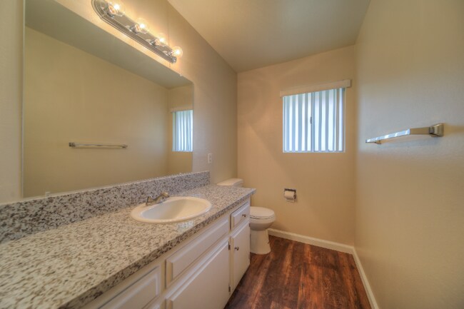 Building Photo - 41084 Beachwood Ave