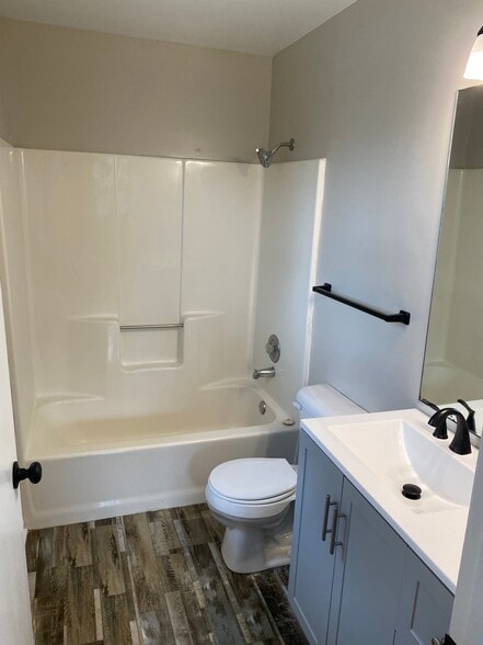 Building Photo - 2461 Red Oak Trl