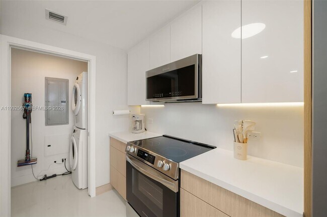 Building Photo - 600 NE 27th St