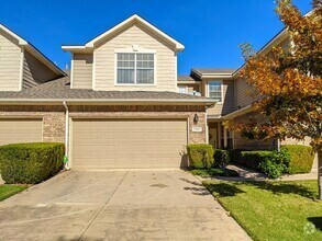 Building Photo - Lovely townhome