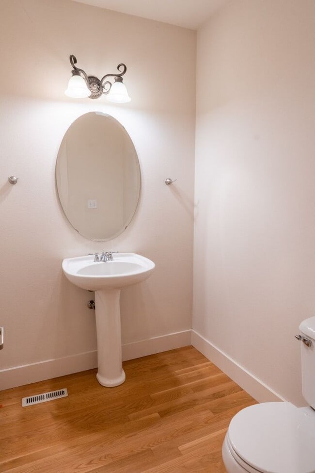 Building Photo - 4bd/2.5ba Seattle Home