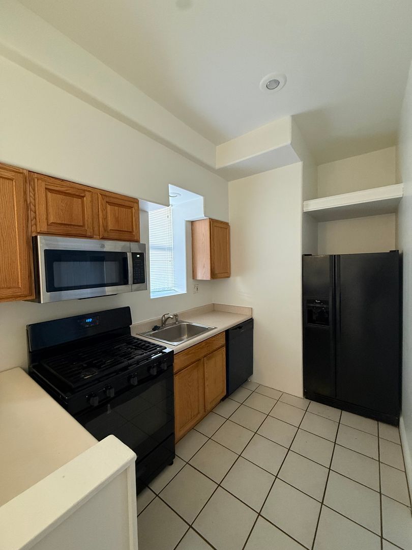 Building Photo - 1334 N Downing St