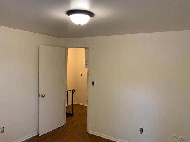 Building Photo - 5720 Beechcroft Rd