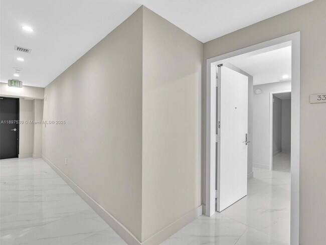 Building Photo - 700 NE 24th St