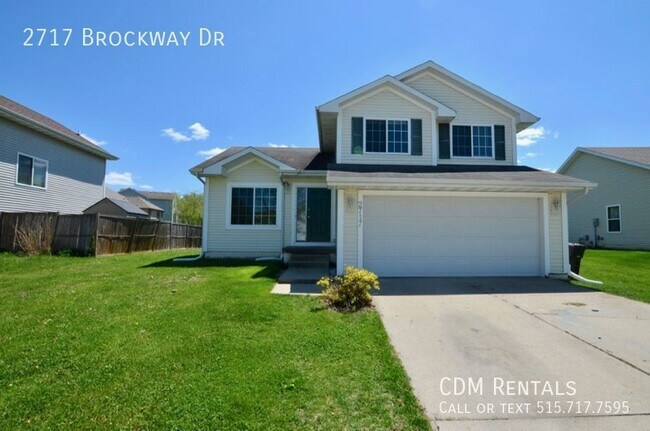 Primary Photo - Huge DSM Split Level!