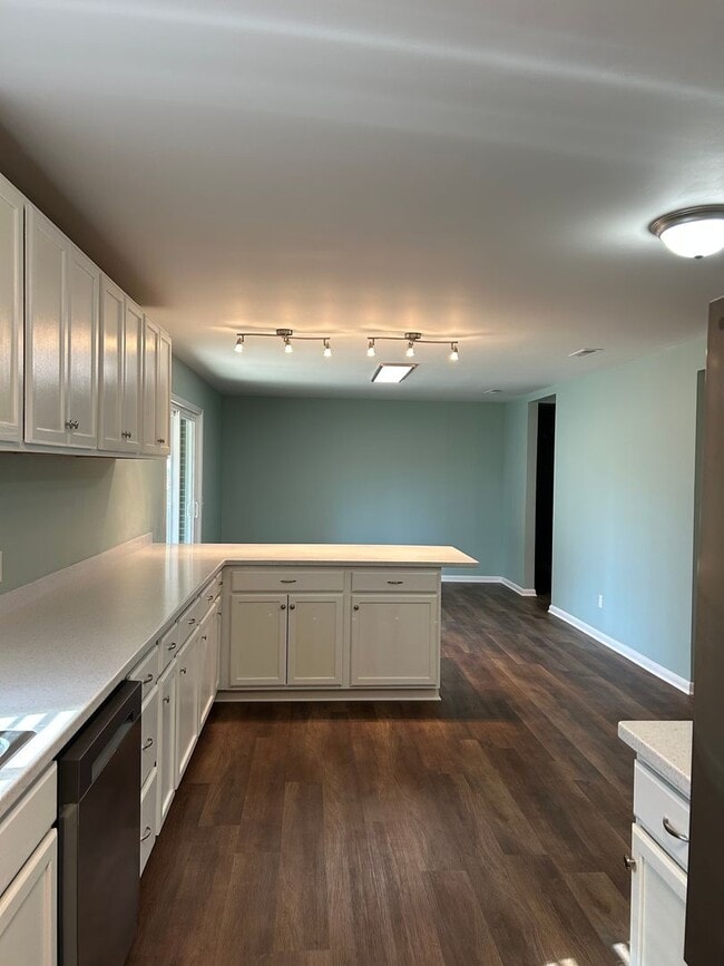 Building Photo - 103 W Emerald Dr