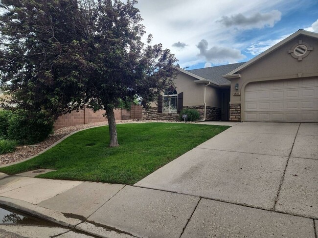 Building Photo - Northern View Subdivision Townhome