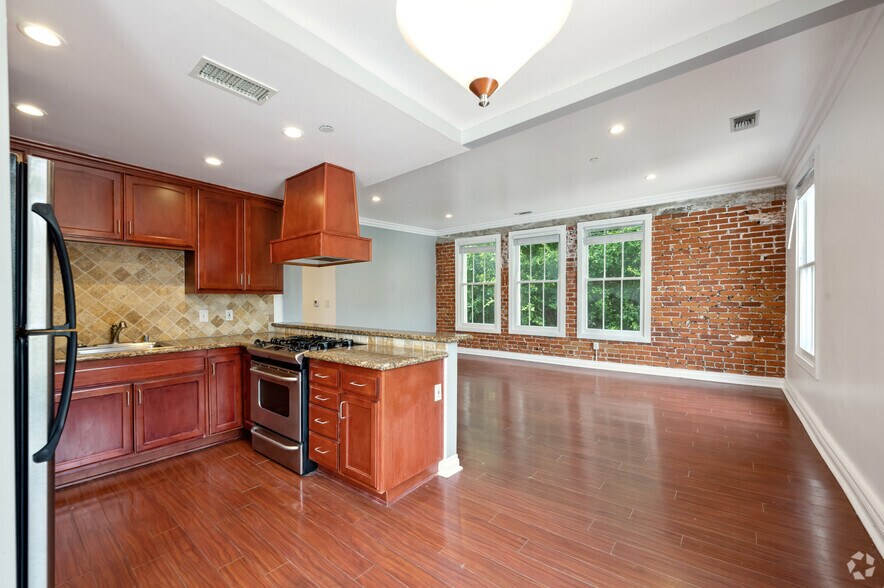 1BR, 1BA -650SF - 1236 N Flores St