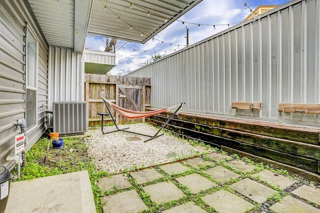 Building Photo - 359 Sydnor St