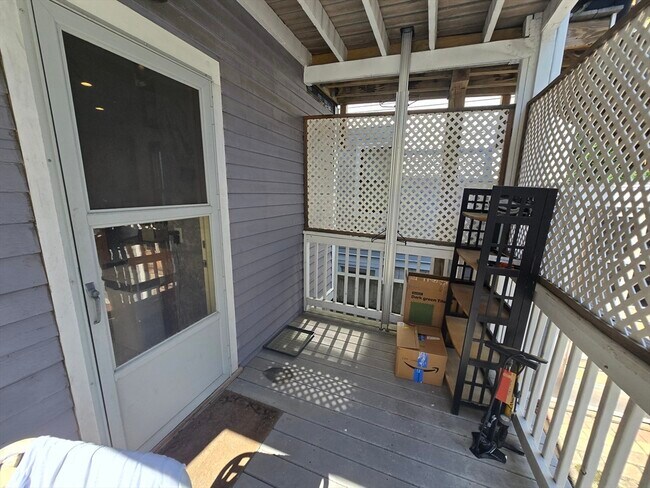 Building Photo - 28 Bardwell St