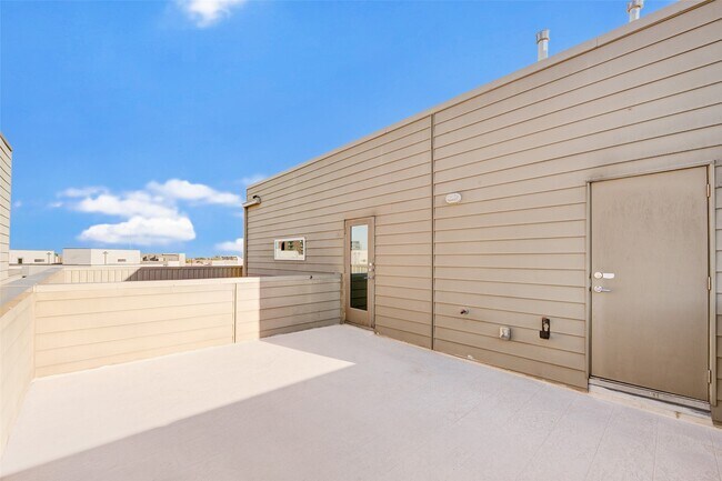 Building Photo - 2333 Sperber Ln