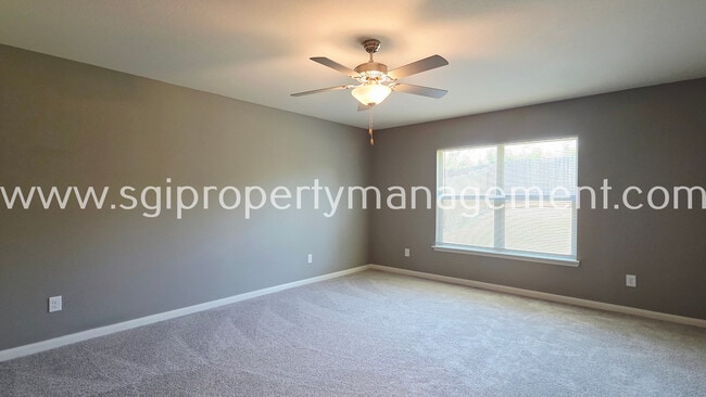Building Photo - 942 Primrose Dr