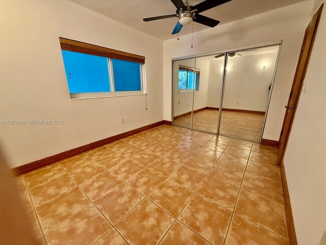 Building Photo - 2539 S Bayshore Dr